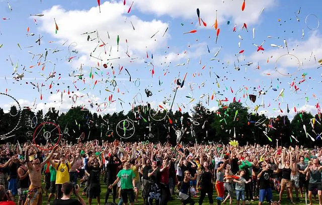 Lots of professional jugglers